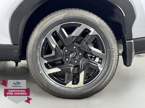 Used 2025 Subaru Forester Limited image 32
