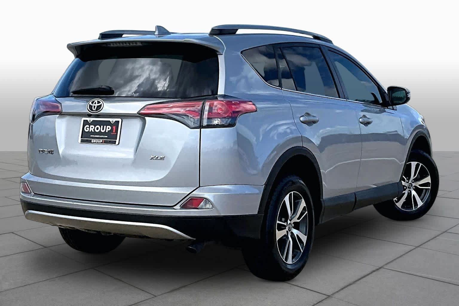 Used 2018 Toyota RAV4 XLE FWD image 13