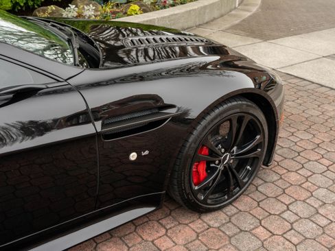 Used 2015 Aston Martin V12 Vantage S image 8