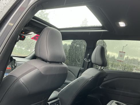 Used 2025 Subaru Forester Premium AWD/4WD image 15