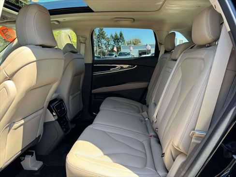 Used 2023 Lincoln Nautilus Reserve image 14