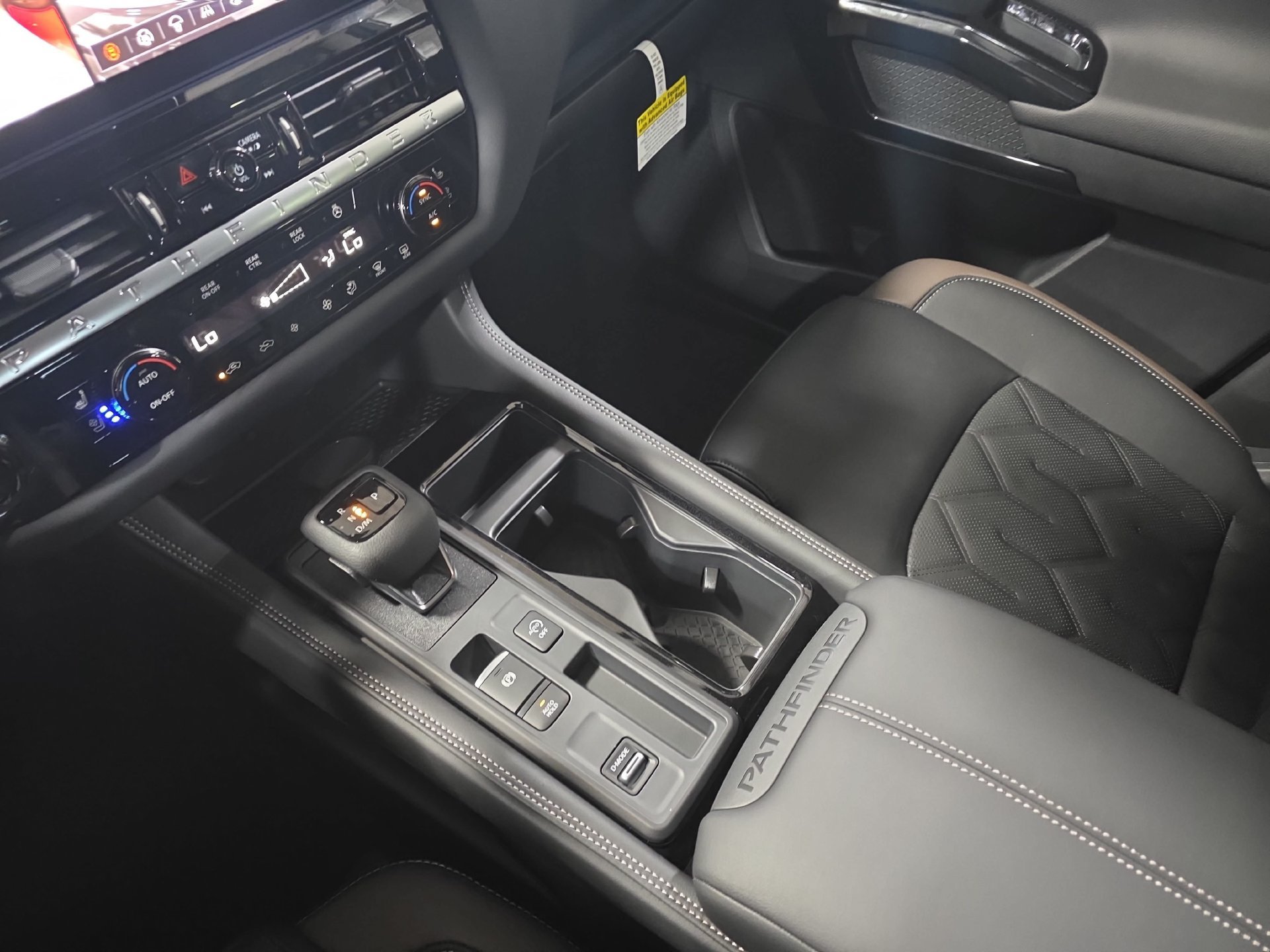 New 2026 Nissan Pathfinder Platinum FWD image 25
