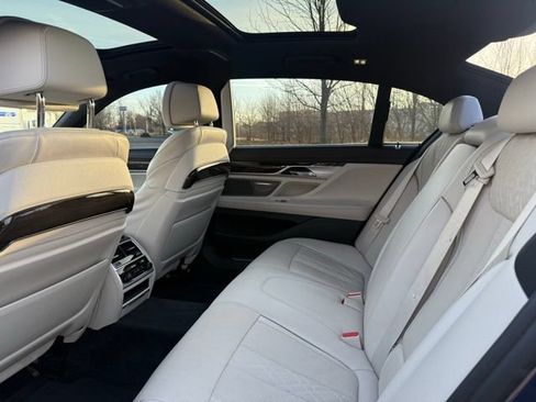 Used 2019 BMW ALPINA B7 xDrive AWD/4WD image 16
