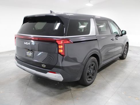Used 2025 Kia Carnival FWD image 9