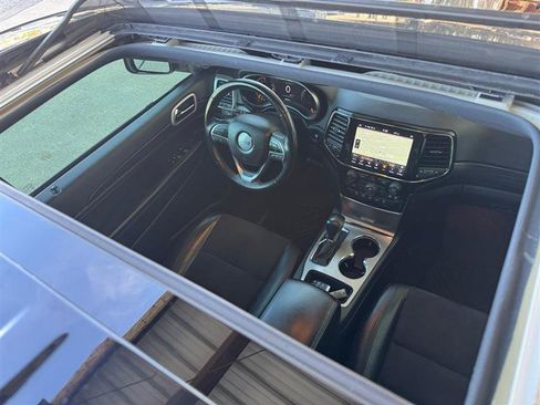 Used 2021 Jeep Grand Cherokee Laredo X AWD/4WD image 22