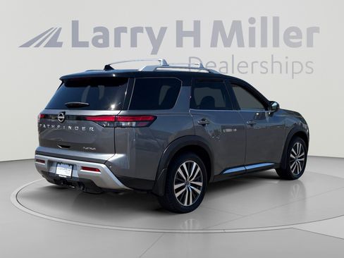 Used 2022 Nissan Pathfinder Platinum w/ Cargo Package FWD image 5