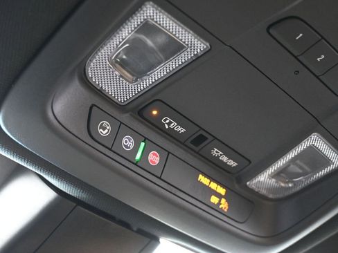 Used 2023 Chevrolet Blazer Premier image 20