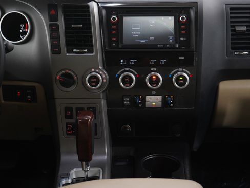 Used 2016 Toyota Sequoia Platinum image 21