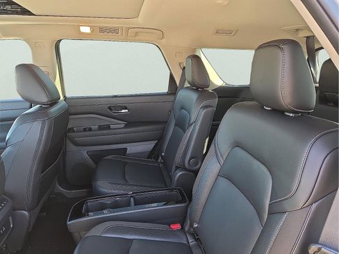 Used 2024 Nissan Pathfinder SL w/ SL Premium Package image 10