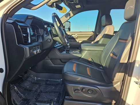 Used 2024 GMC Sierra 1500 AT4 w/ Technology Package image 11