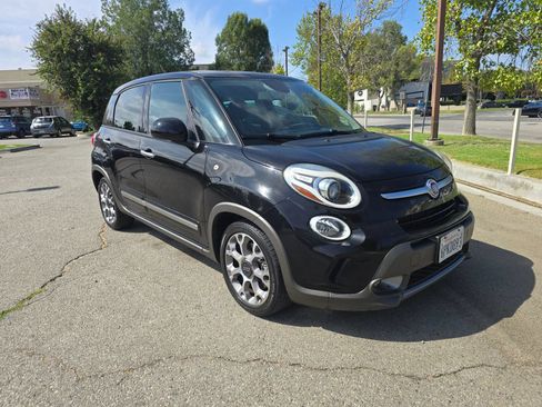Used 2014 FIAT 500L Trekking w/ Popular Equipment Group FWD image 3