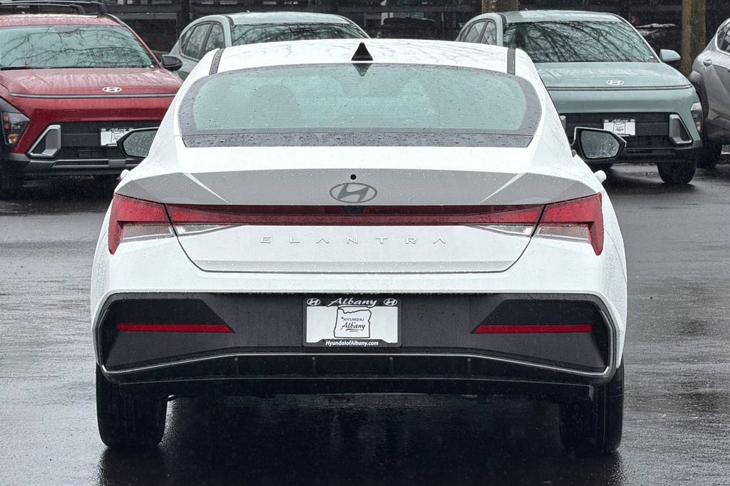 Certified 2026 Hyundai Elantra SE FWD image 6