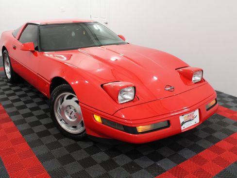 Used 1995 Chevrolet Corvette Coupe RWD image 2