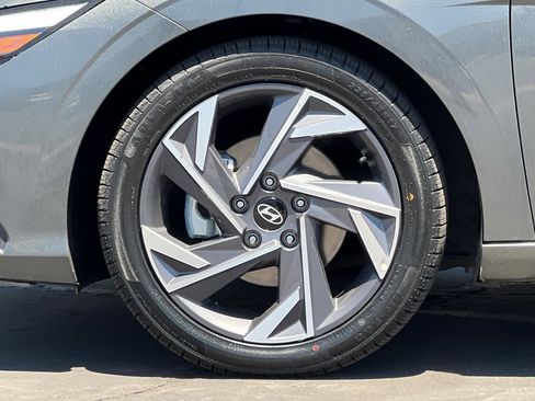 Used 2025 Hyundai Elantra SEL FWD image 26