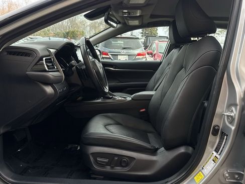 Used 2021 Toyota Camry XSE image 13