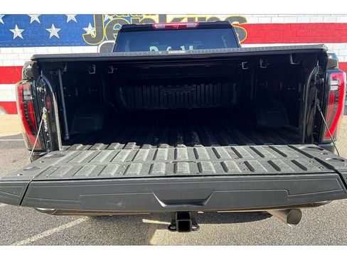 Used 2024 GMC Sierra 2500 AT4 image 31