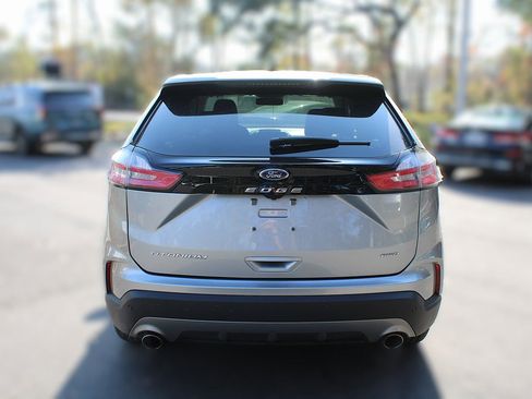 Used 2024 Ford Edge Titanium image 8