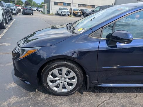 Used 2025 Toyota Corolla LE FWD image 2