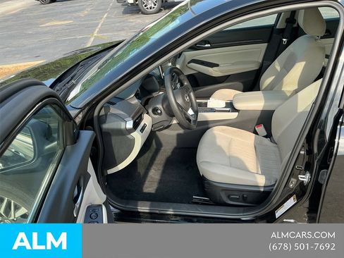Used 2025 Nissan Altima 2.5 SV FWD image 10