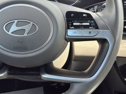 Used 2025 Hyundai Elantra SEL FWD image 15