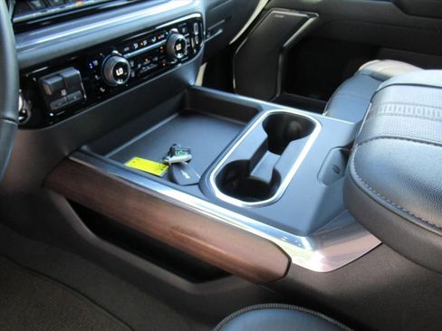 Used 2024 Chevrolet Silverado 2500 High Country w/ High Country Premium Package AWD/4WD image 18