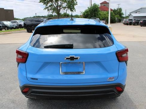 Used 2024 Chevrolet Trax RS w/ Sunroof Package FWD image 6