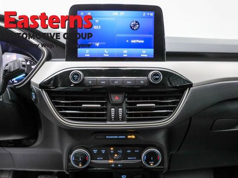 Used 2022 Ford Escape SE image 12