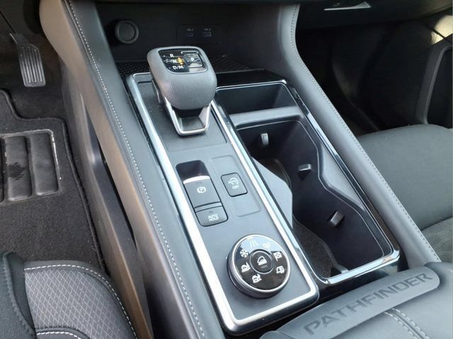 Used 2024 Nissan Pathfinder SV AWD/4WD image 28