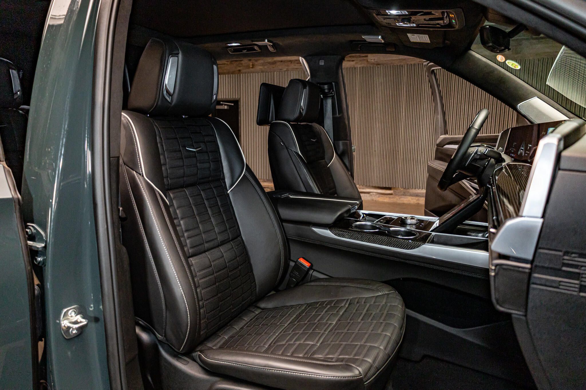 Used 2026 Cadillac Escalade V AWD/4WD image 29