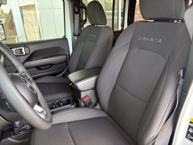Used 2023 Jeep Wrangler Unlimited Sahara AWD/4WD image 28