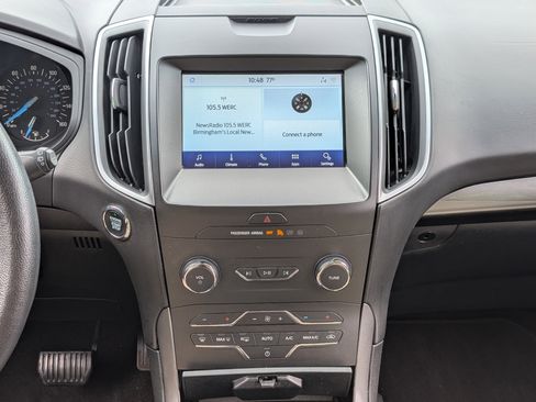 Used 2020 Ford Edge SE FWD image 25