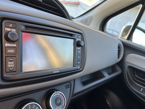 Used 2017 Toyota Yaris L image 22