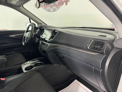 Used 2021 Honda Ridgeline Sport image 12