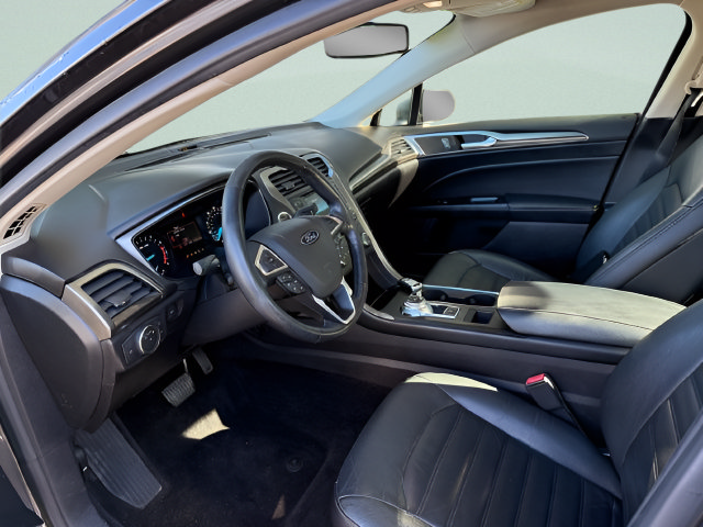 Used 2017 Ford Fusion SE AWD/4WD image 4