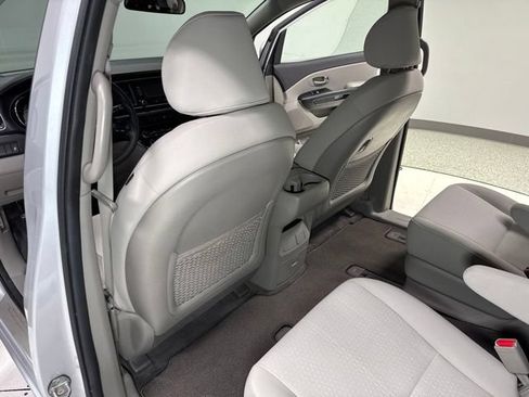 Used 2018 Kia Sedona L FWD image 22