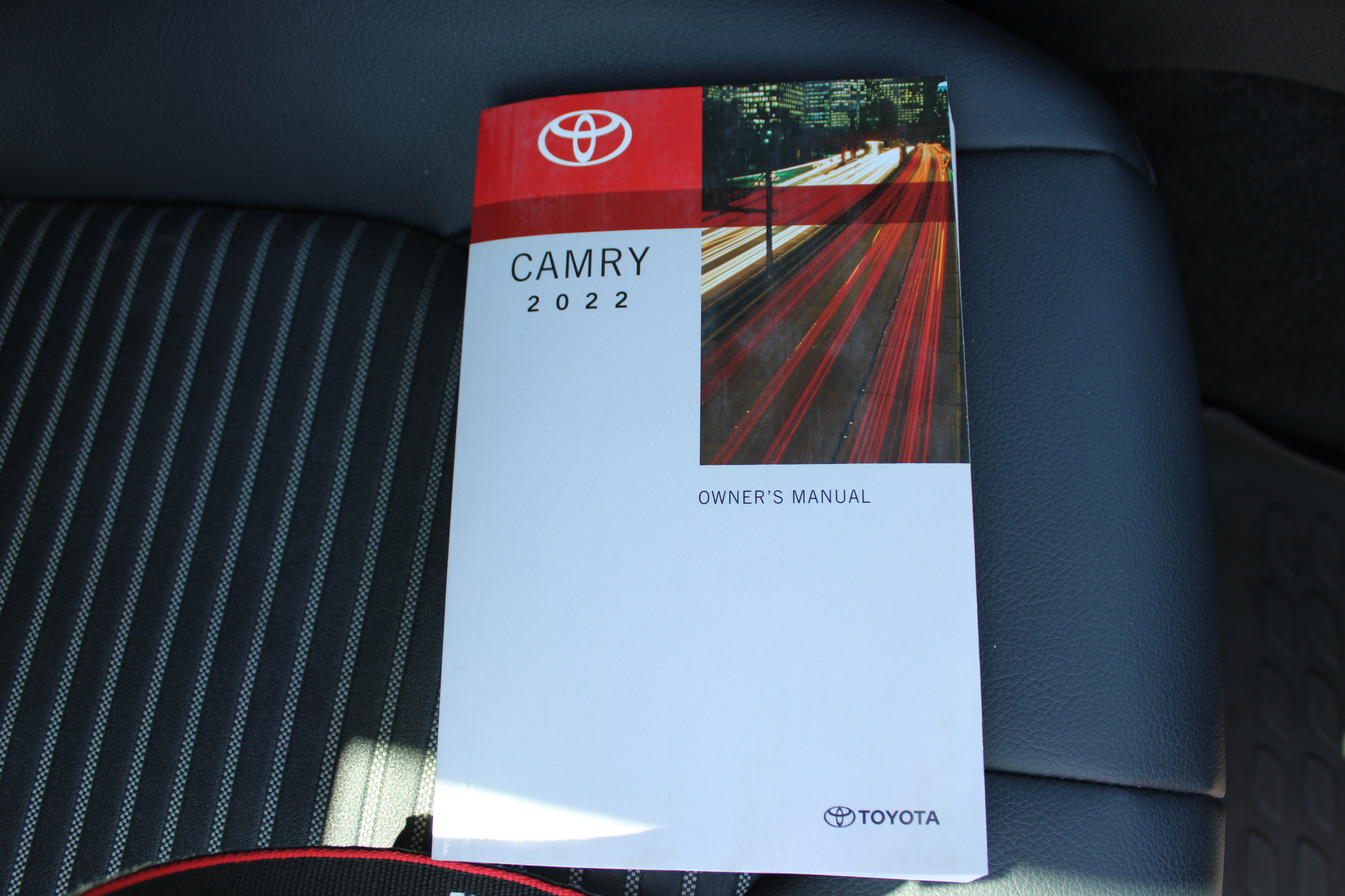 Used 2022 Toyota Camry SE w/ Audio Upgrade Package FWD image 26