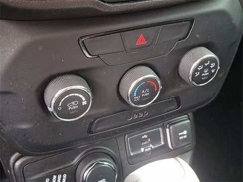 Used 2018 Jeep Renegade Sport w/ Power & Air Group image 17