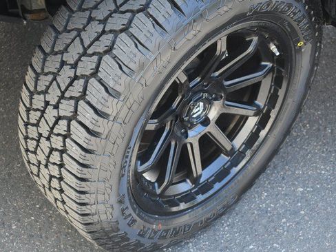 Used 2019 Toyota Tacoma TRD Sport w/ Technology Package AWD/4WD image 11