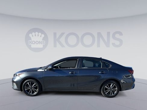 Used 2022 Kia Forte LXS image 2