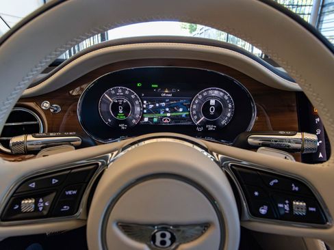 New 2026 Bentley Flying Spur V8 AWD/4WD image 13