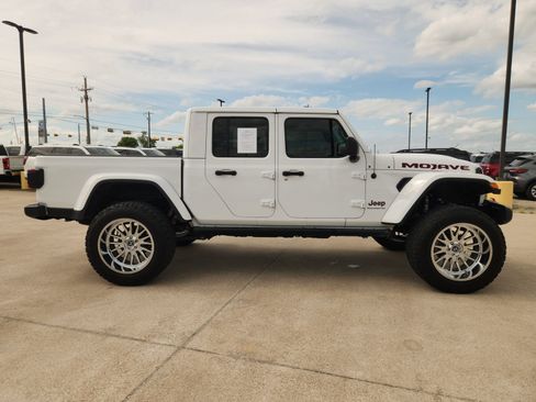 Used 2023 Jeep Gladiator Mojave w/ LED Lighting Group AWD/4WD image 7