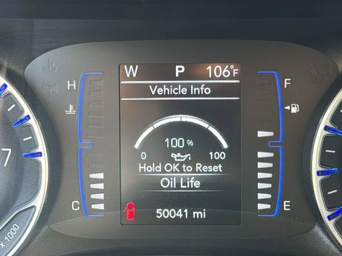 Used 2023 Chrysler Voyager LX FWD image 11