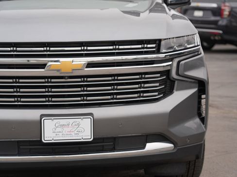 Used 2021 Chevrolet Suburban Premier w/ Premium Package AWD/4WD image 9
