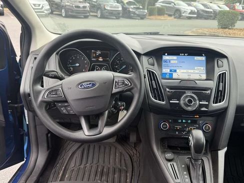 Used 2018 Ford Focus SEL FWD image 4