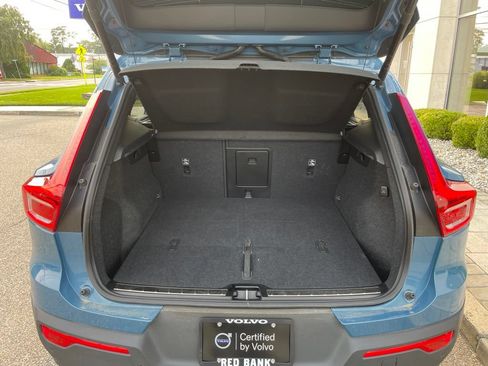 Used 2025 Volvo XC40 B5 Plus AWD/4WD image 12