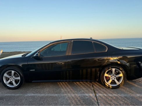 Used 2004 Pontiac Bonneville GXP image 8
