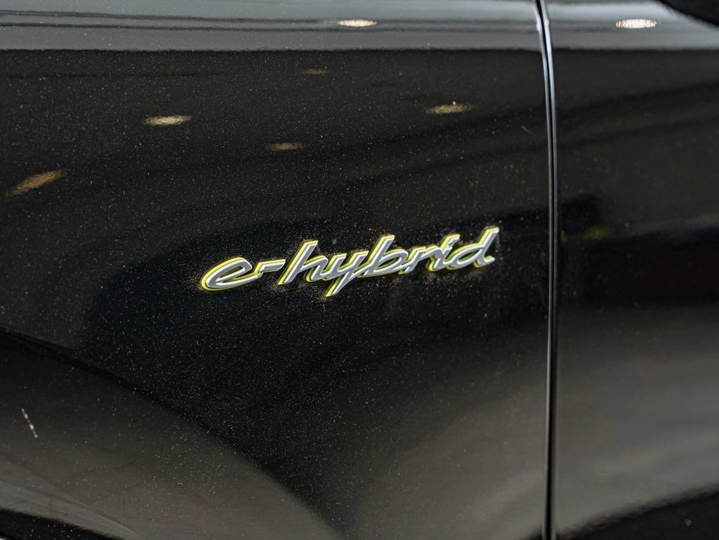 Certified 2025 Porsche Cayenne E-Hybrid Coupe AWD/4WD image 13