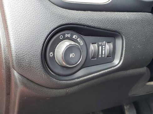 Used 2018 Jeep Renegade Latitude w/ Popular Equipment Group FWD image 13