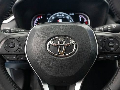 Used 2023 Toyota RAV4 XLE Premium FWD image 5