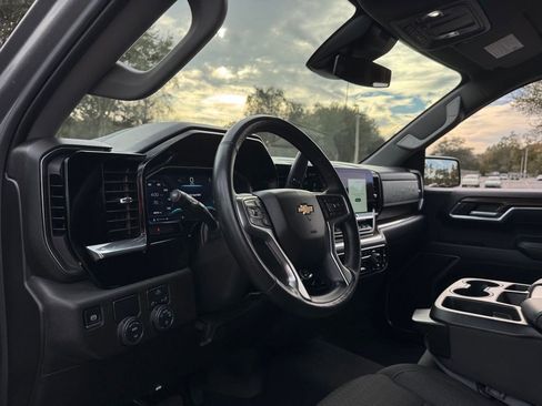 Used 2025 Chevrolet Silverado 1500 LT image 33
